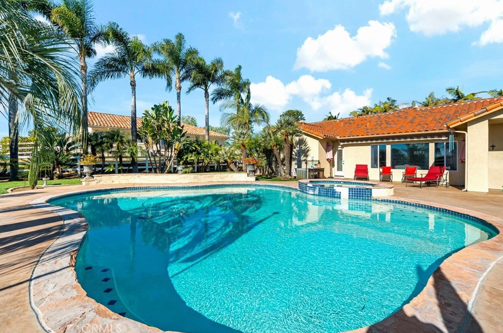 1141 Lorenzo Dr, Fallbrook CA  92028-4563 exterior