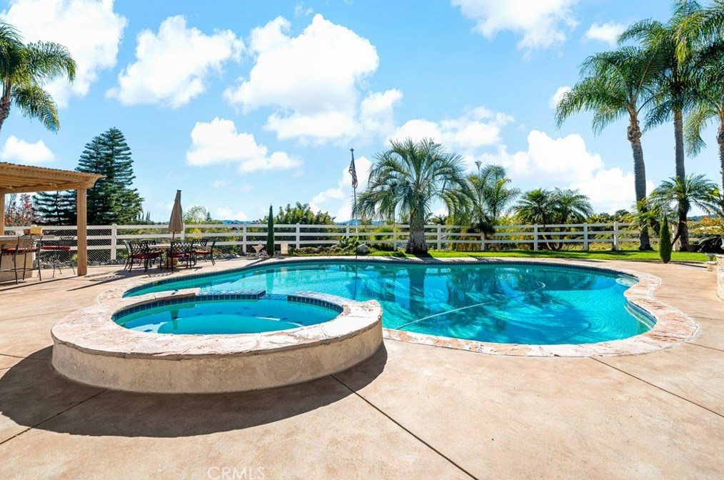 1141 Lorenzo Dr, Fallbrook CA  92028-4563 exterior