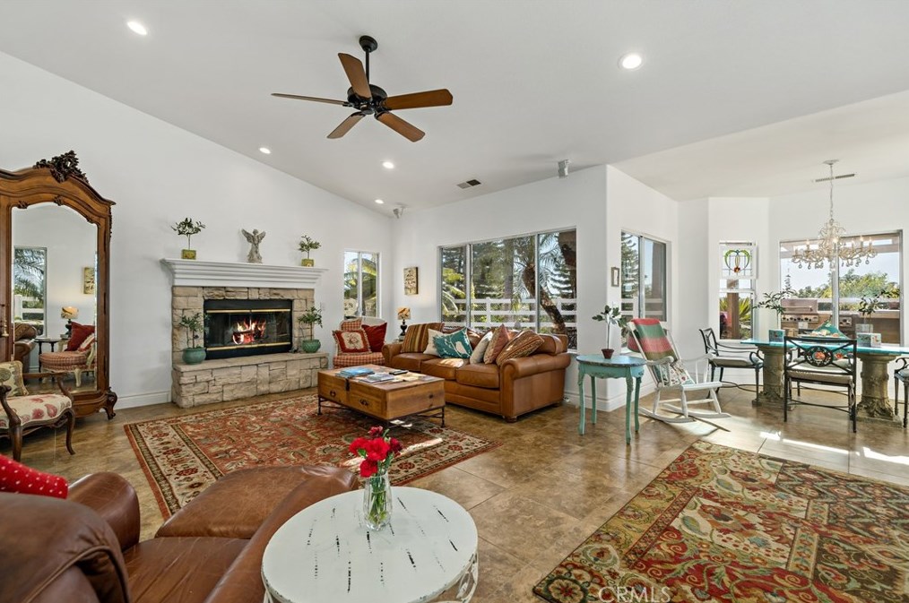 1141 Lorenzo Dr, Fallbrook CA  92028-4563 exterior