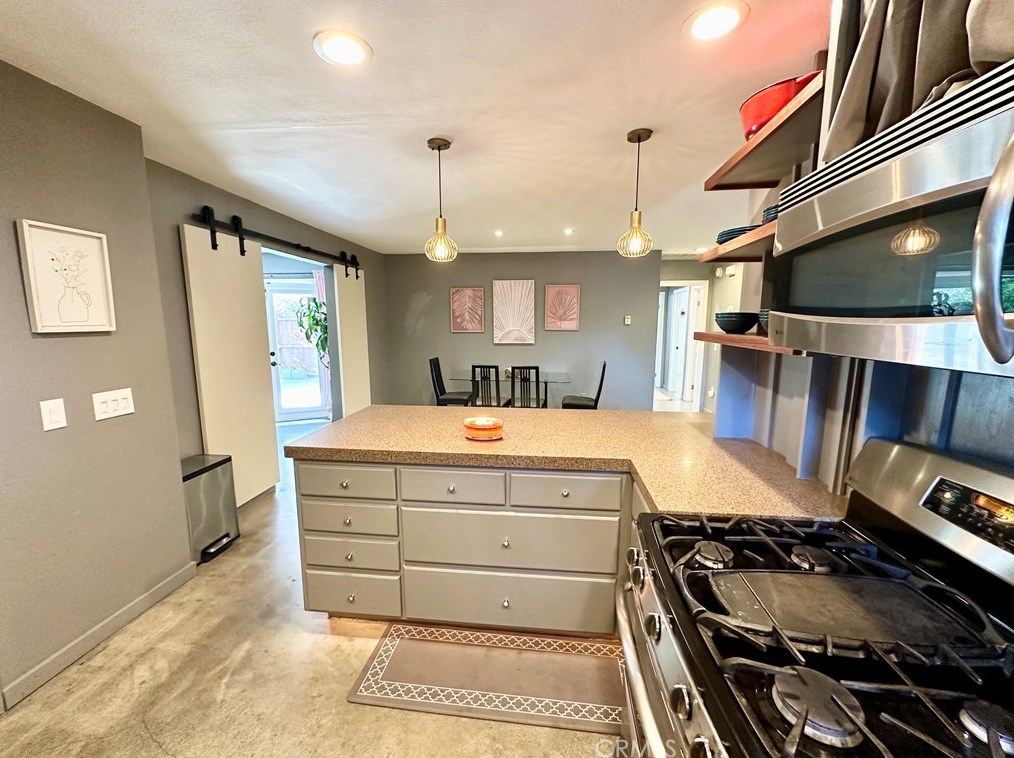 31475 Avenida Alvera, Cathedral City CA  92234-3026 exterior