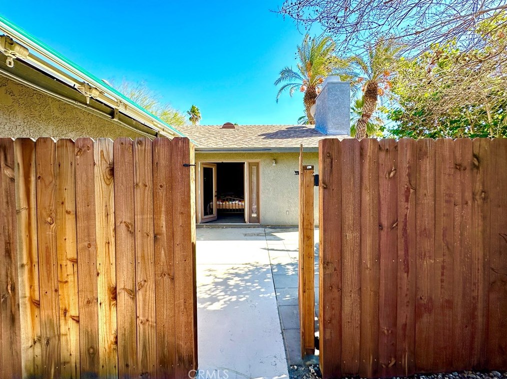 31475 Avenida Alvera, Cathedral City CA  92234-3026 exterior