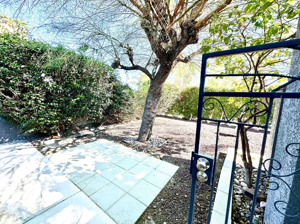 31475 Avenida Alvera, Cathedral City CA  92234-3026 exterior