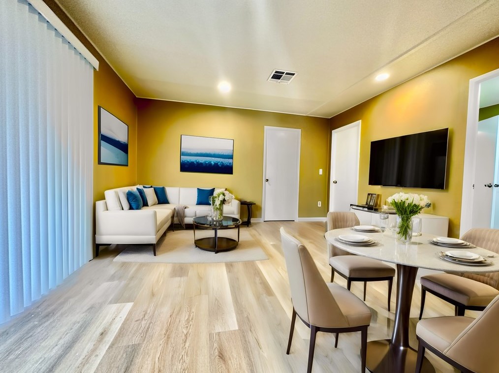 608 De Soto Dr, Hemet CA  92543-2649 exterior