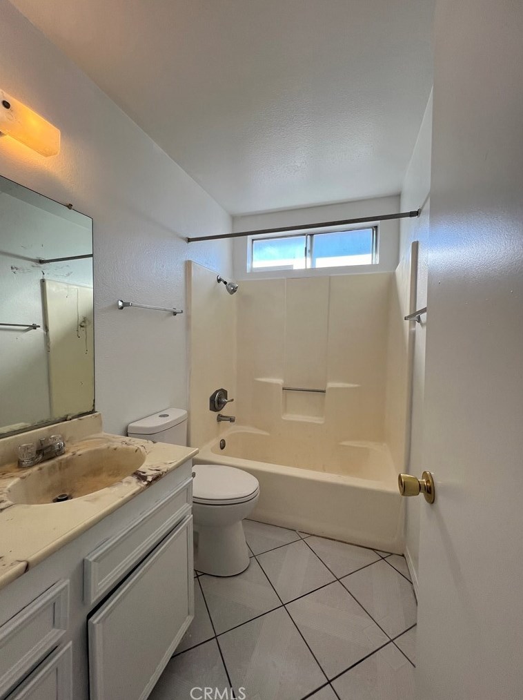 1858 Calle Pasito, Hemet CA  92545-2532 exterior