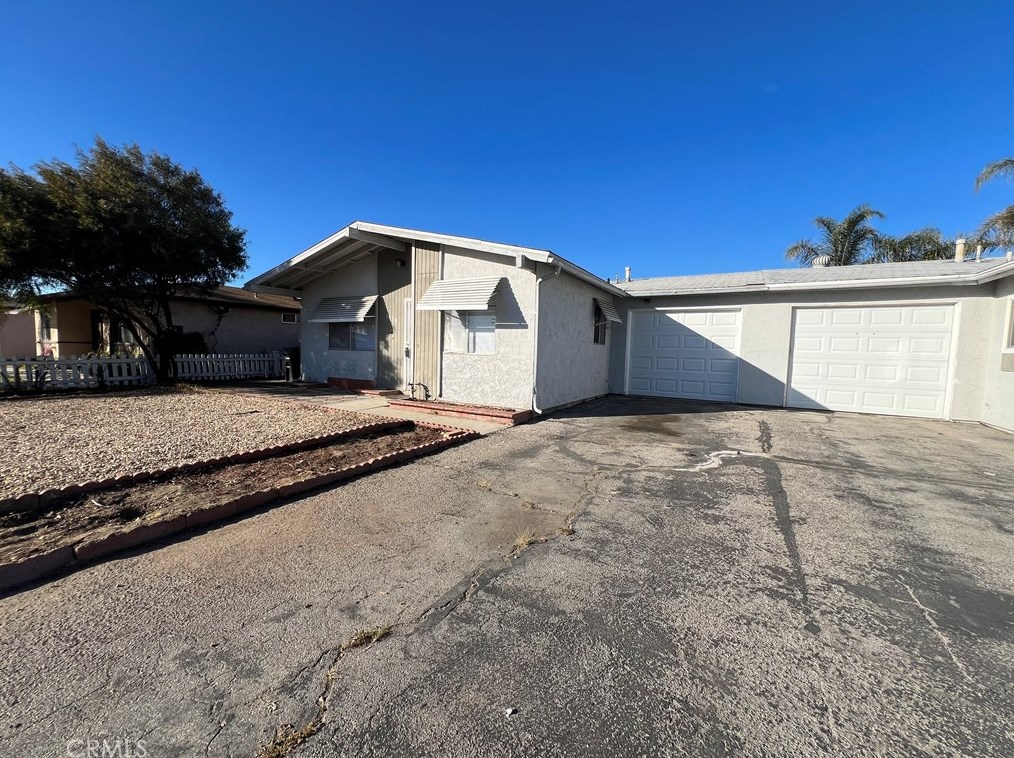 1858 Calle Pasito, Hemet CA  92545-2532 exterior