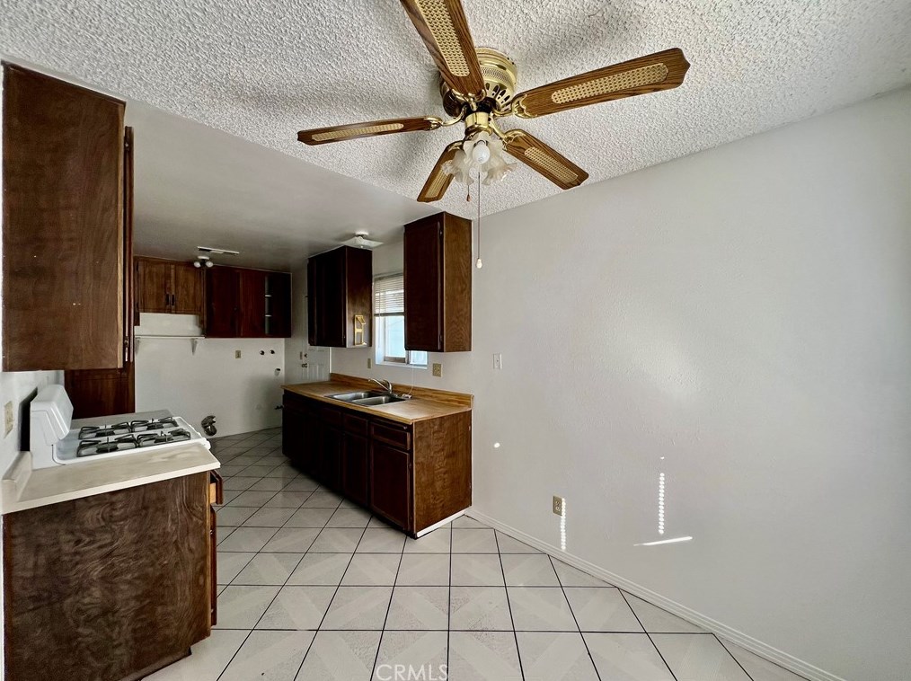 1858 Calle Pasito, Hemet CA  92545-2532 exterior