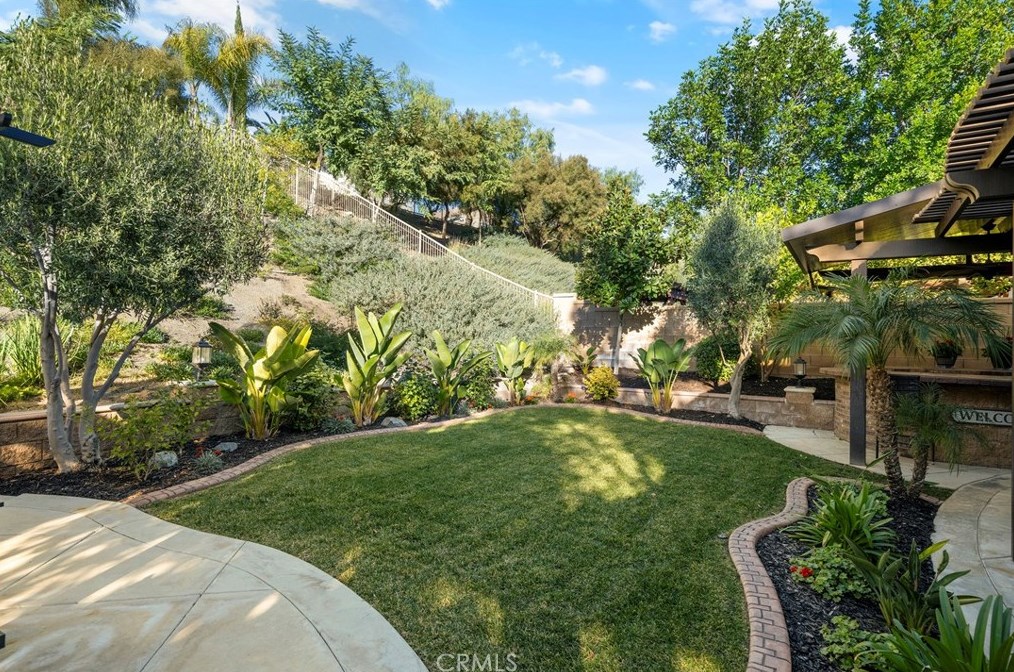 26536 Mahonia Way, Murrieta CA  92562-4485 exterior