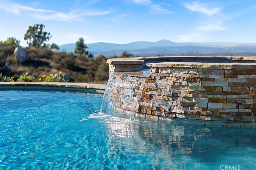40107 Calle Breve, Temecula CA  92592-8692 exterior