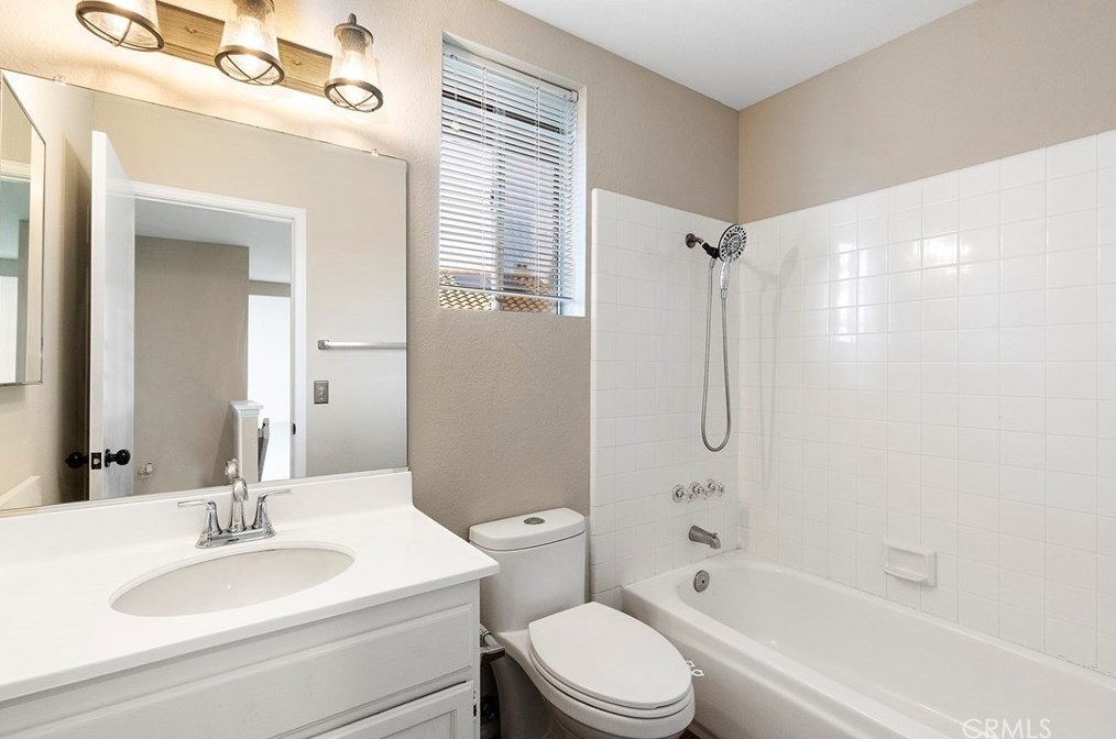 24322 Saradella Ct, Murrieta CA  92562-4062 exterior