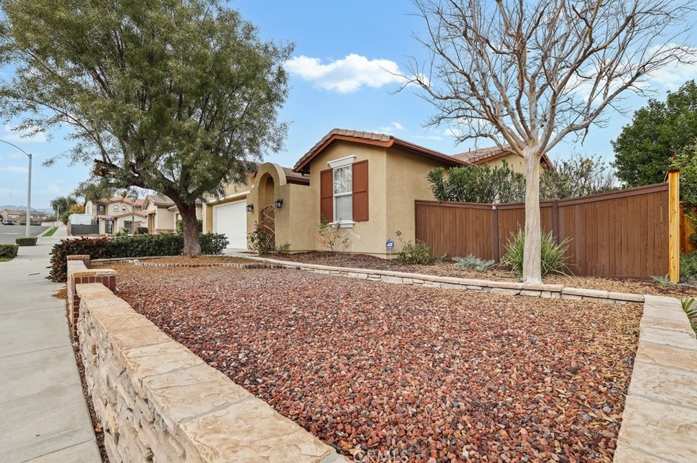23770 Aspen Dr, Murrieta CA  92562-5041 exterior