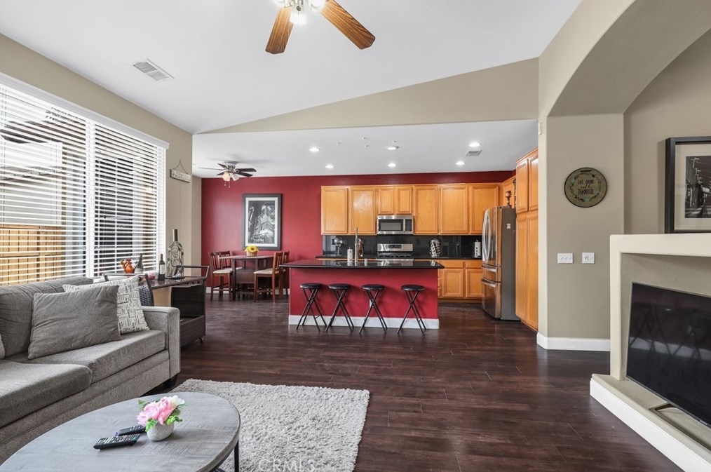 23770 Aspen Dr, Murrieta CA  92562-5041 exterior