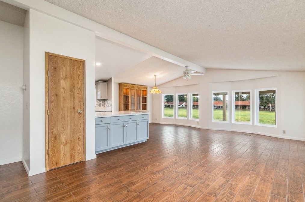 1369 Lodgepole Dr, Hemet CA  92545-7874 exterior