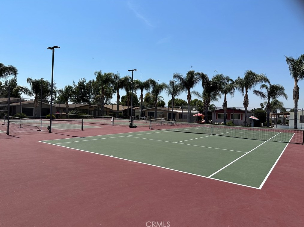 1369 Lodgepole Dr, Hemet CA  92545-7874 exterior