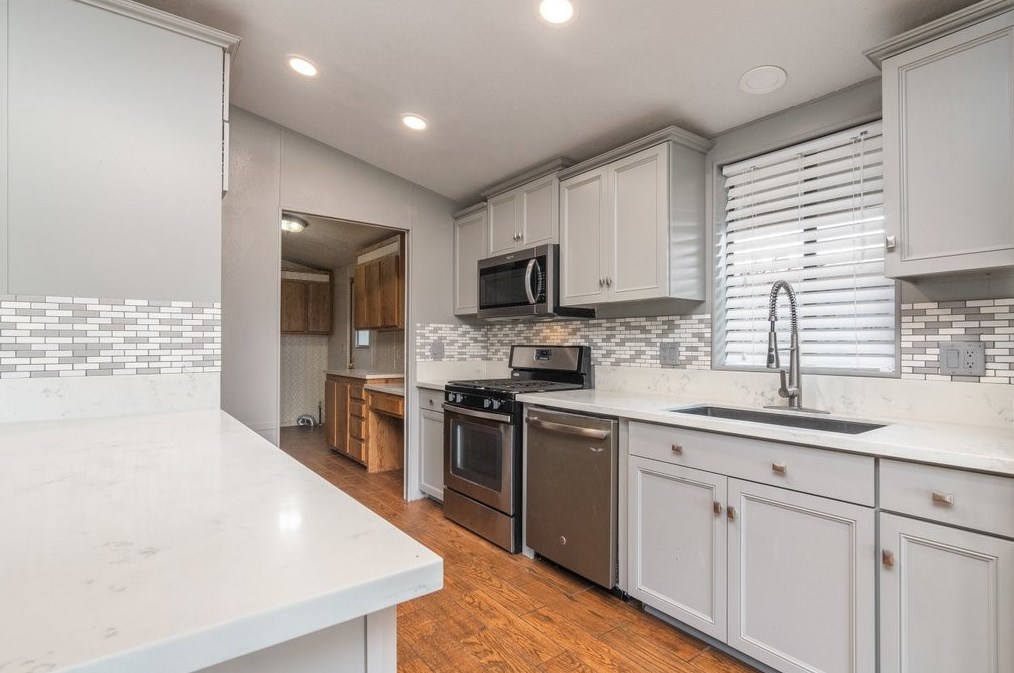 1369 Lodgepole Dr, Hemet CA  92545-7874 exterior