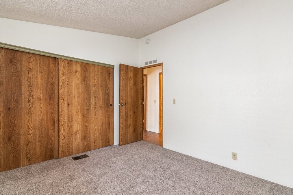 1369 Lodgepole Dr, Hemet CA  92545-7874 exterior