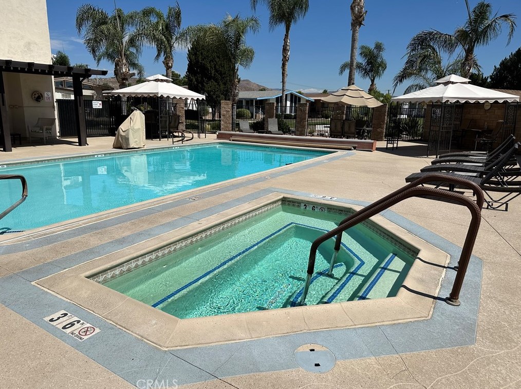 1369 Lodgepole Dr, Hemet CA  92545-7874 exterior