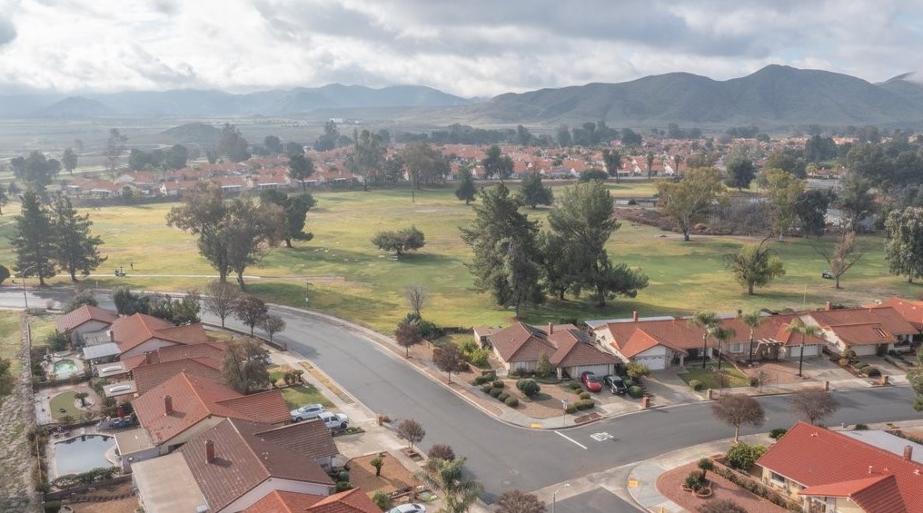 1369 Lodgepole Dr, Hemet CA  92545-7874 exterior