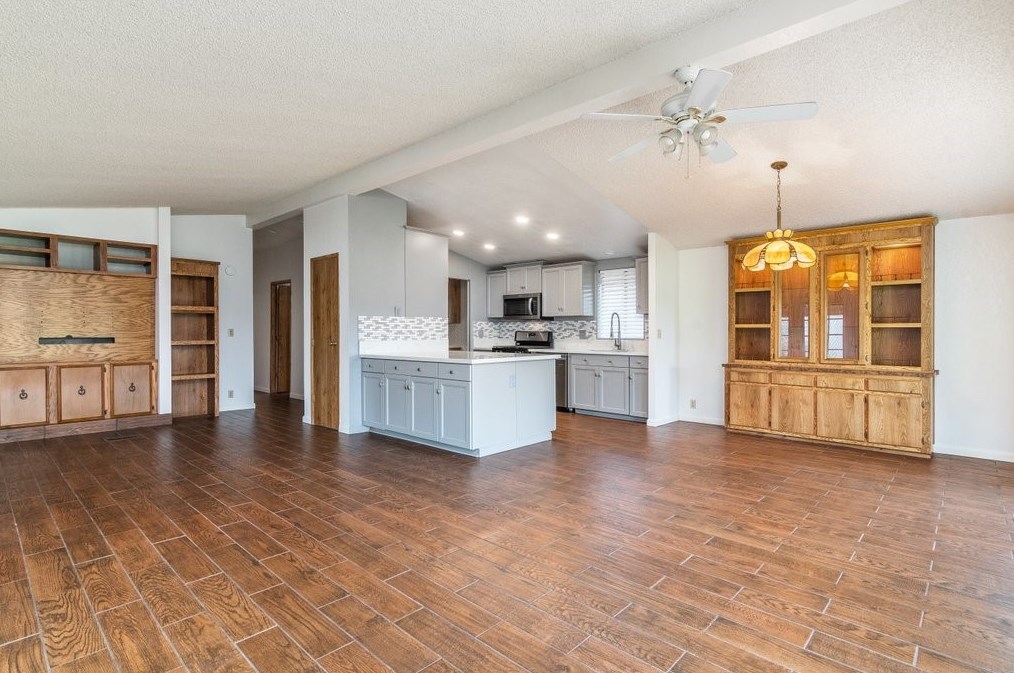 1369 Lodgepole Dr, Hemet CA  92545-7874 exterior