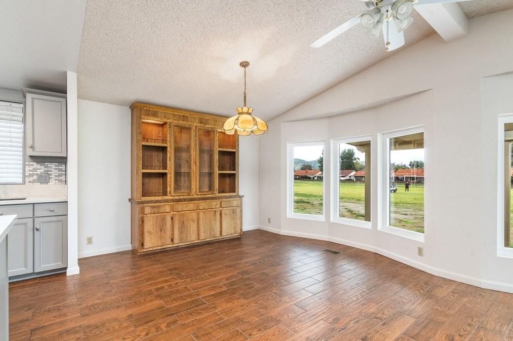 1369 Lodgepole Dr, Hemet CA  92545-7874 exterior