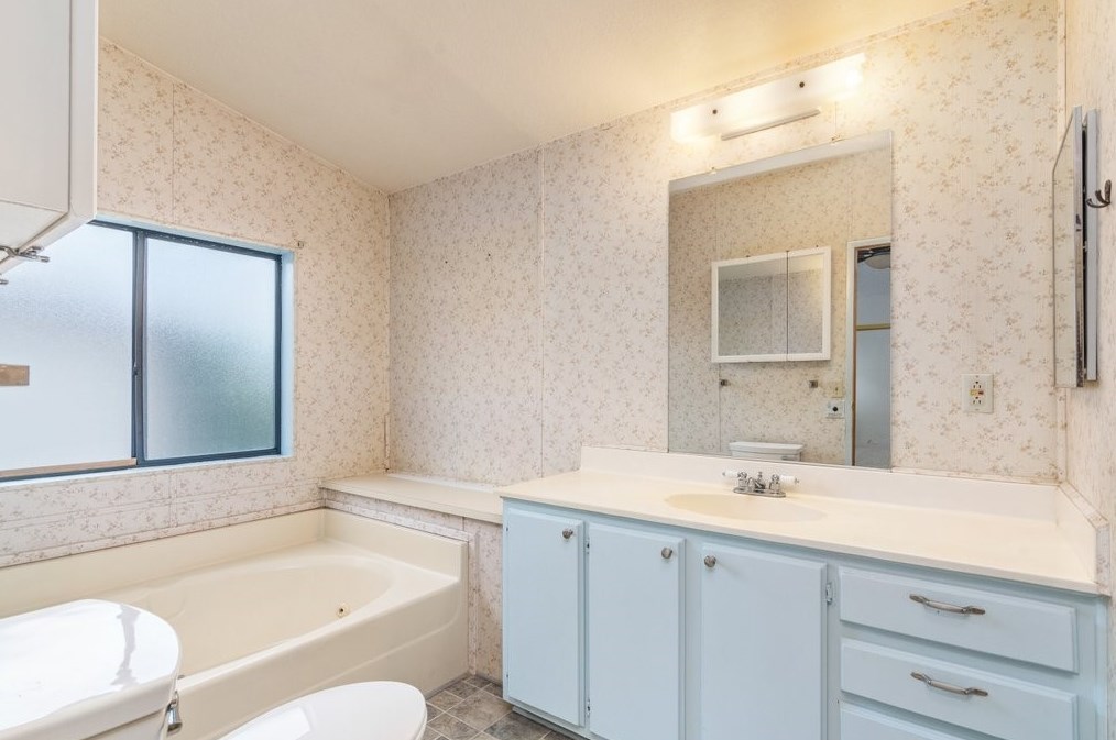 1369 Lodgepole Dr, Hemet CA  92545-7874 exterior