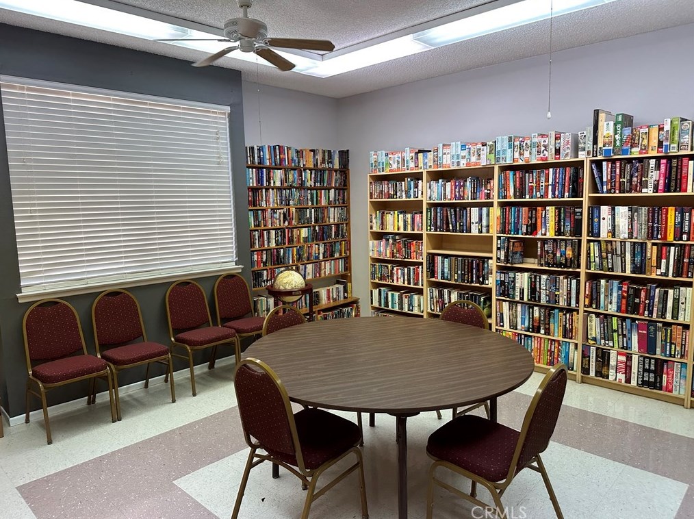 1369 Lodgepole Dr, Hemet CA  92545-7874 exterior