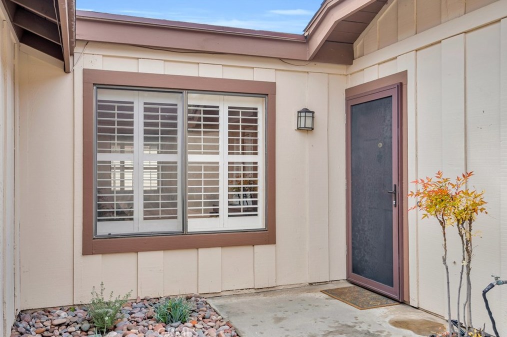 2988 Hyde Park Cir, Riverside CA  92506-4544 exterior