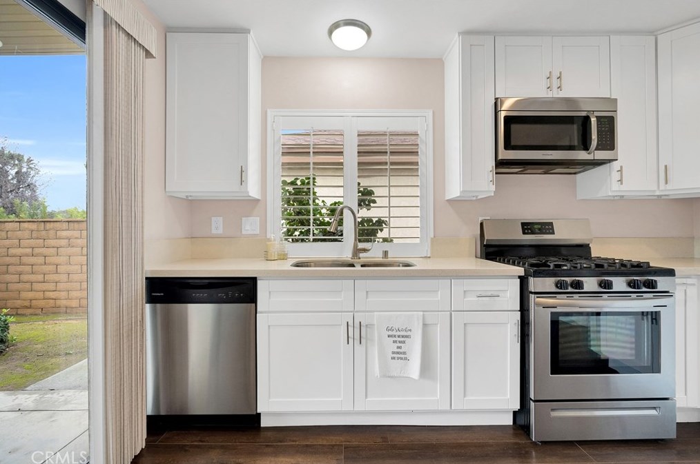 2988 Hyde Park Cir, Riverside CA  92506-4544 exterior