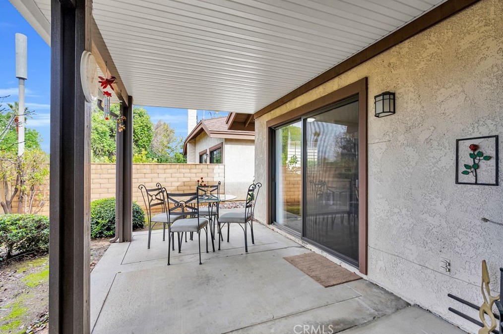 2988 Hyde Park Cir, Riverside CA  92506-4544 exterior