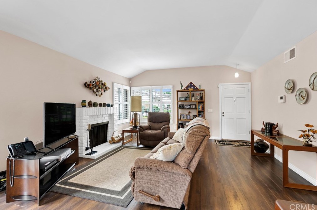 2988 Hyde Park Cir, Riverside CA  92506-4544 exterior