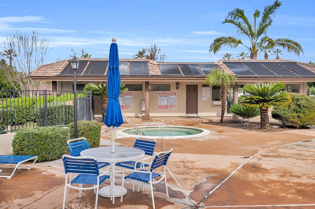 2988 Hyde Park Cir, Riverside CA  92506-4544 exterior