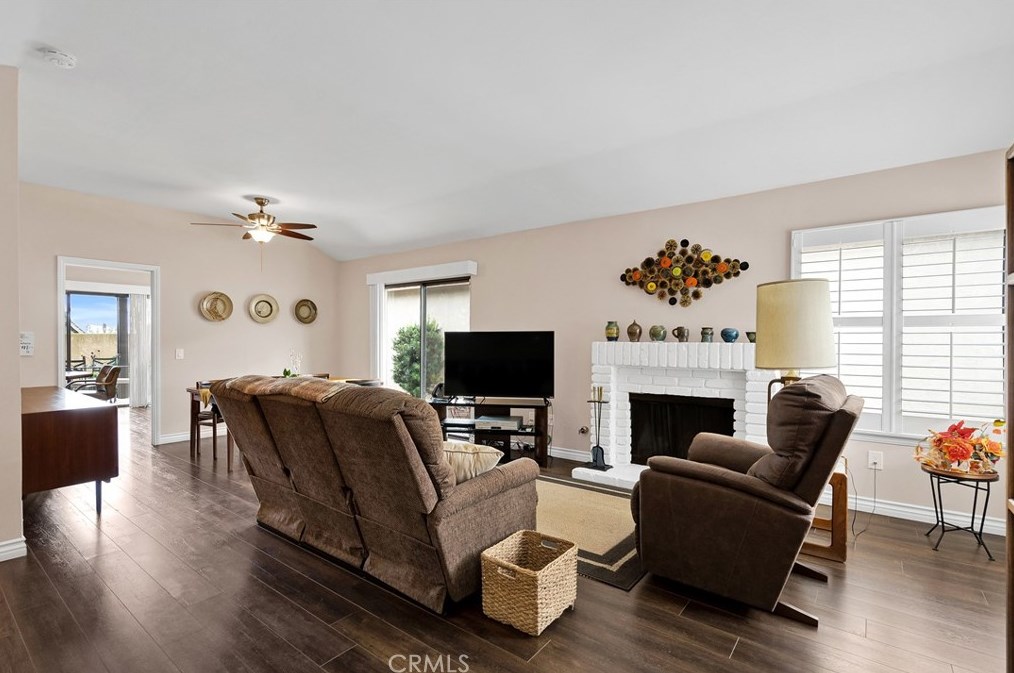 2988 Hyde Park Cir, Riverside CA  92506-4544 exterior