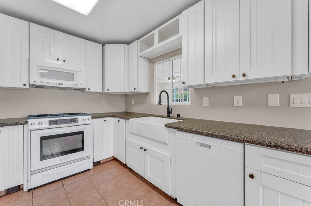 22800 Kinross Ln, Moreno Valley CA  92557-6986 exterior