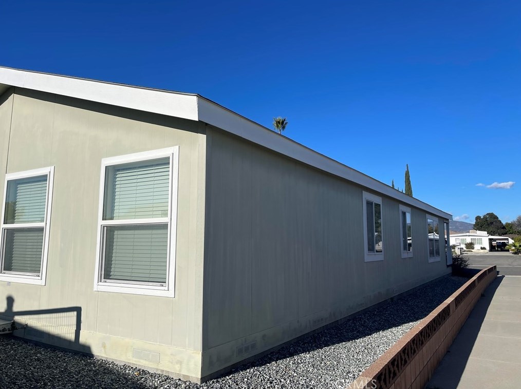 181 San Mateo Cir, Hemet CA  92543-6800 exterior