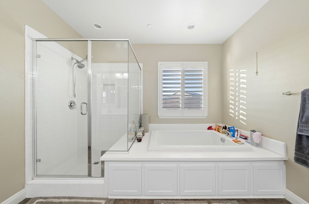 35554 Laurel Tree Ct, Winchester CA  92596-8476 exterior