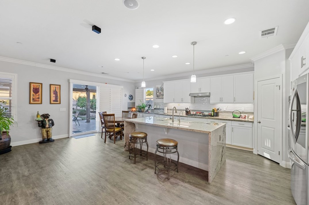 35554 Laurel Tree Ct, Winchester CA  92596-8476 exterior