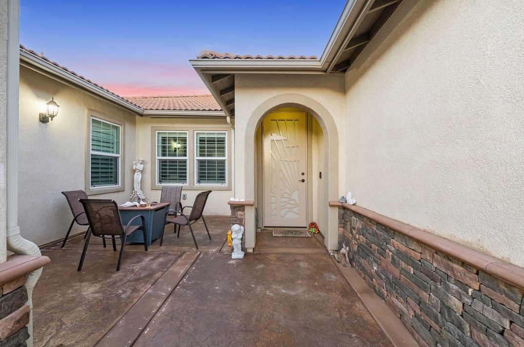 35554 Laurel Tree Ct, Winchester CA  92596-8476 exterior