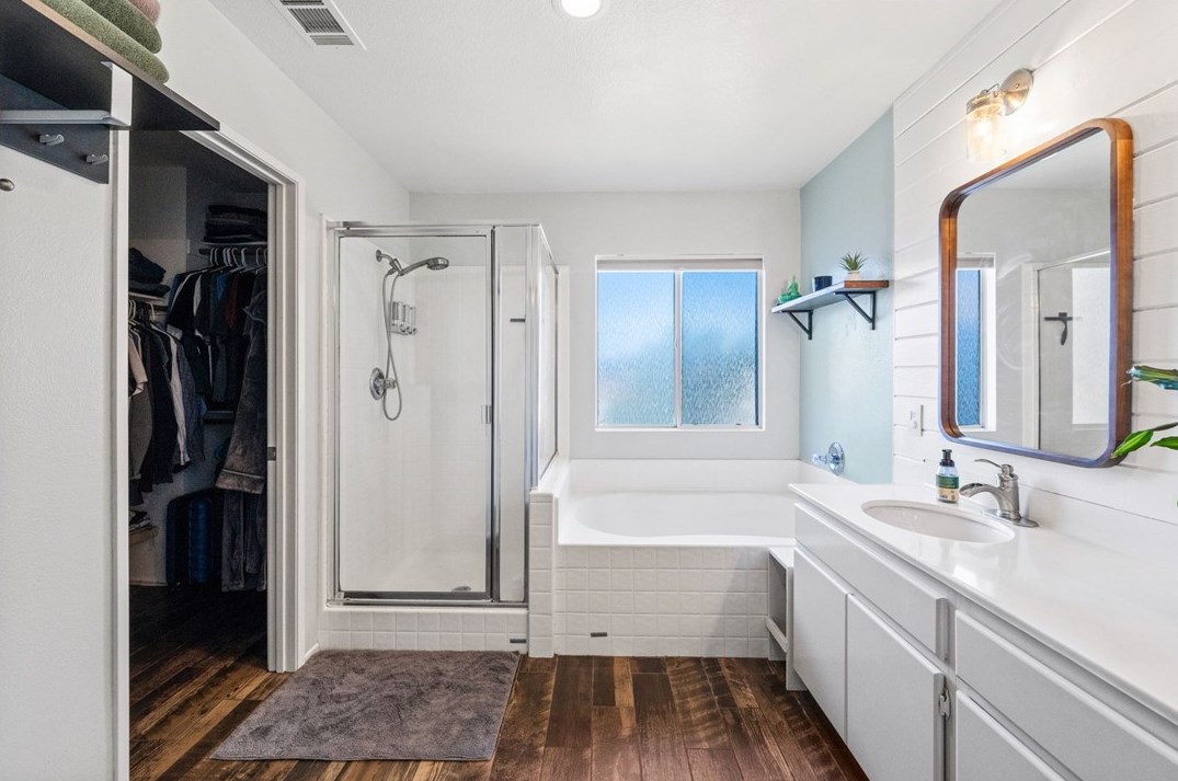 30060 Manzanita Ct, Temecula CA  92591-5546 exterior