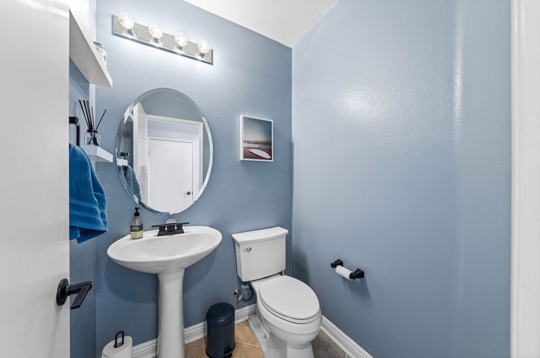 30060 Manzanita Ct, Temecula CA  92591-5546 exterior