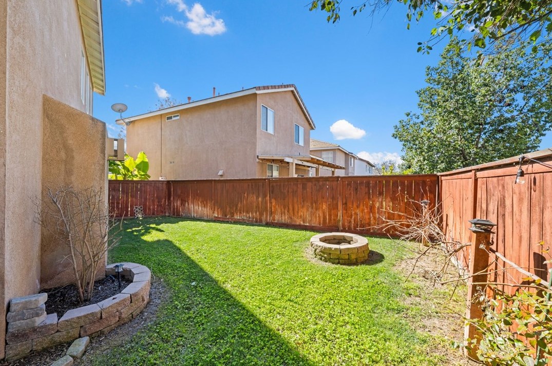 30060 Manzanita Ct, Temecula CA  92591-5546 exterior