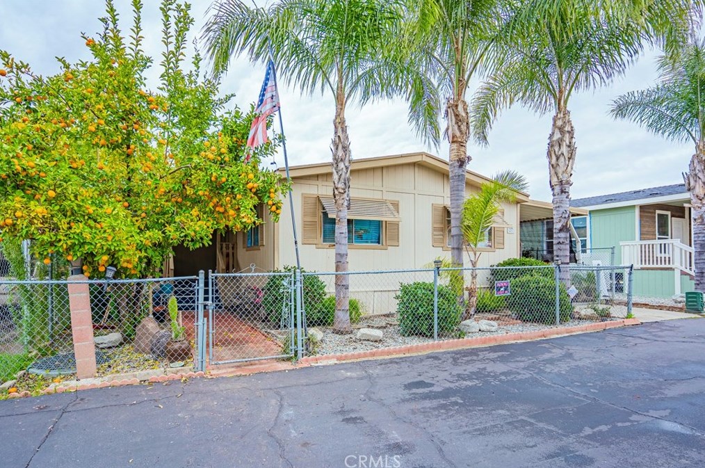 21601 Canyon Dr, Wildomar CA  92595-8133 exterior
