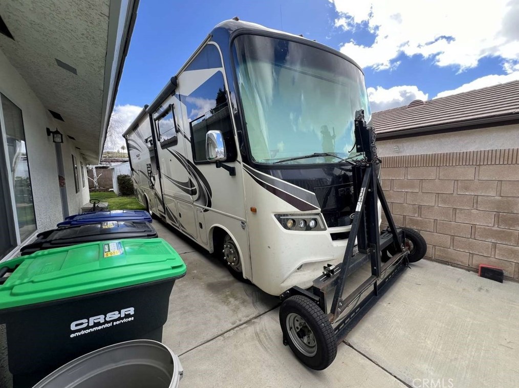 672 Deardorff Dr, Hemet CA  92544-3192 exterior