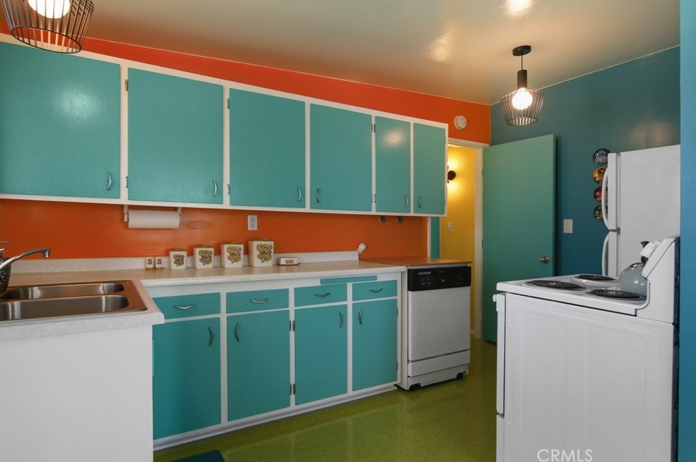 5689 Abronia Ave, Twntynine Plm CA  92277-1315 exterior