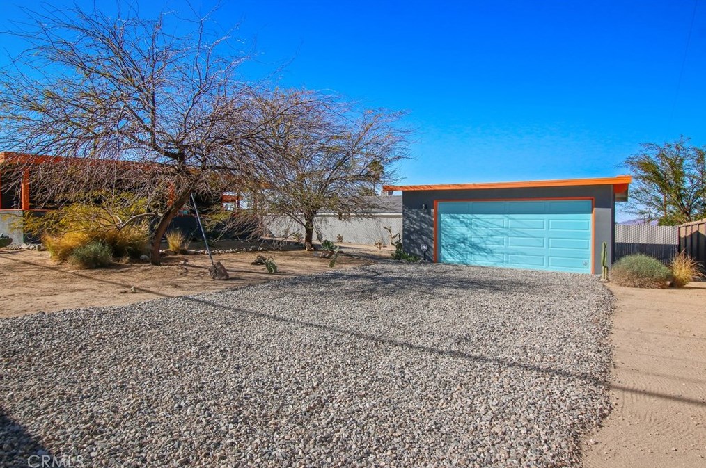 5689 Abronia Ave, Twntynine Plm CA  92277-1315 exterior