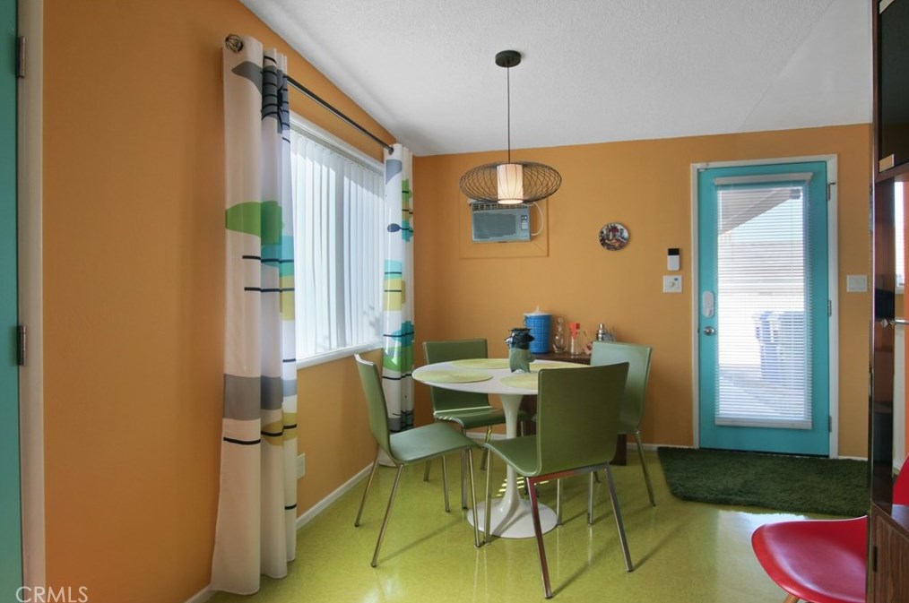 5689 Abronia Ave, Twntynine Plm CA  92277-1315 exterior