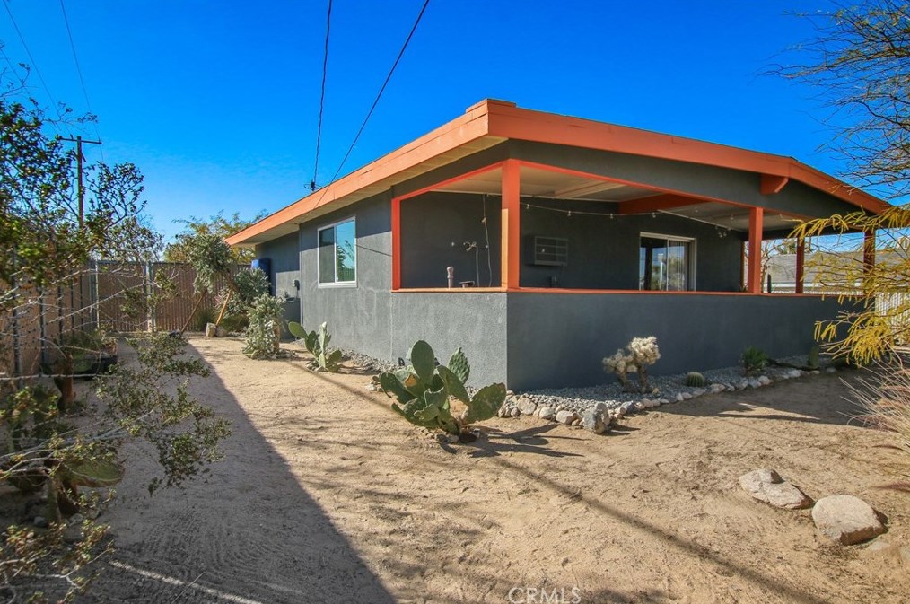 5689 Abronia Ave, Twntynine Plm CA  92277-1315 exterior