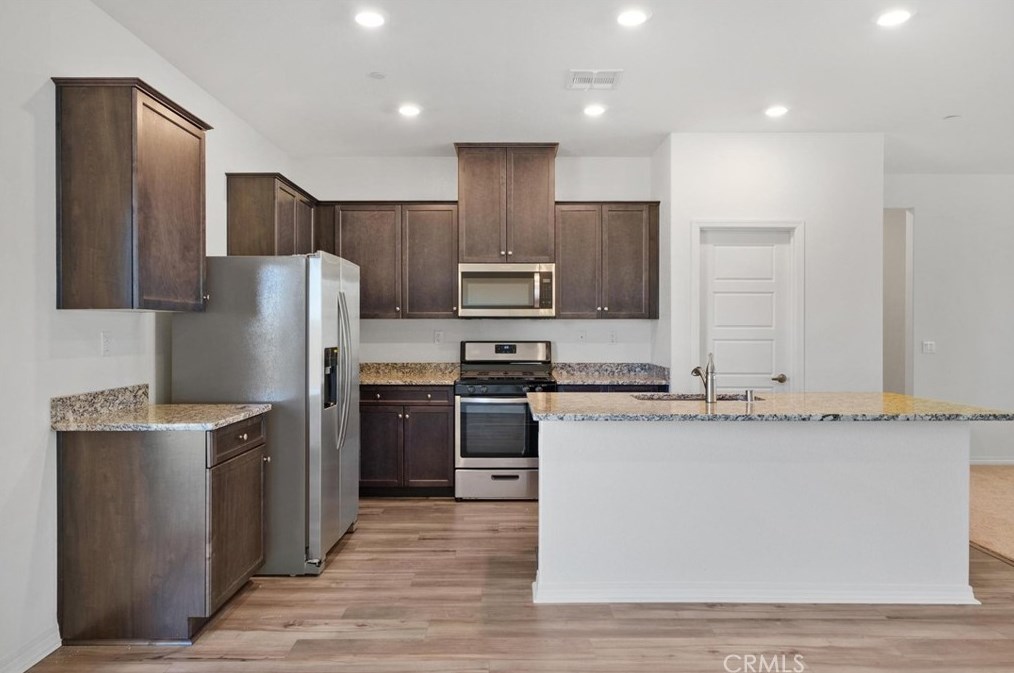 12335 Gold Dust Way, Victorville CA  92392-4829 exterior