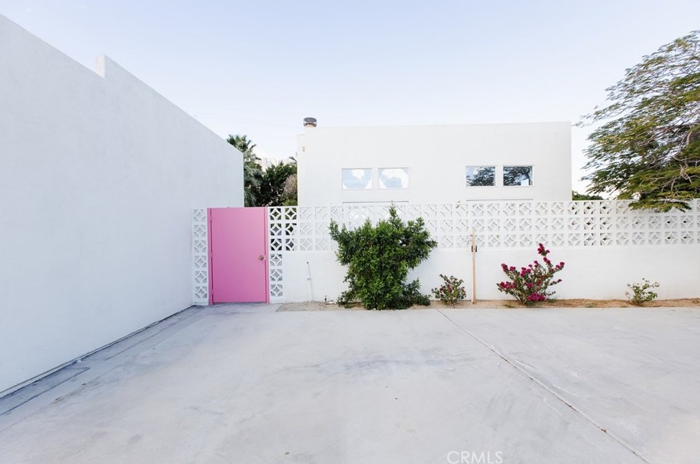2723 Junipero Ave, Palm Springs CA  92262-1829 exterior