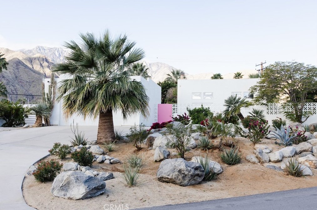 2723 Junipero Ave, Palm Springs CA  92262-1829 exterior