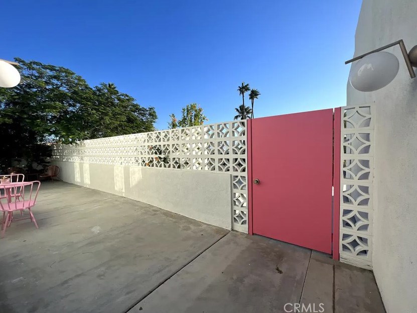 2723 Junipero Ave, Palm Springs CA  92262-1829 exterior
