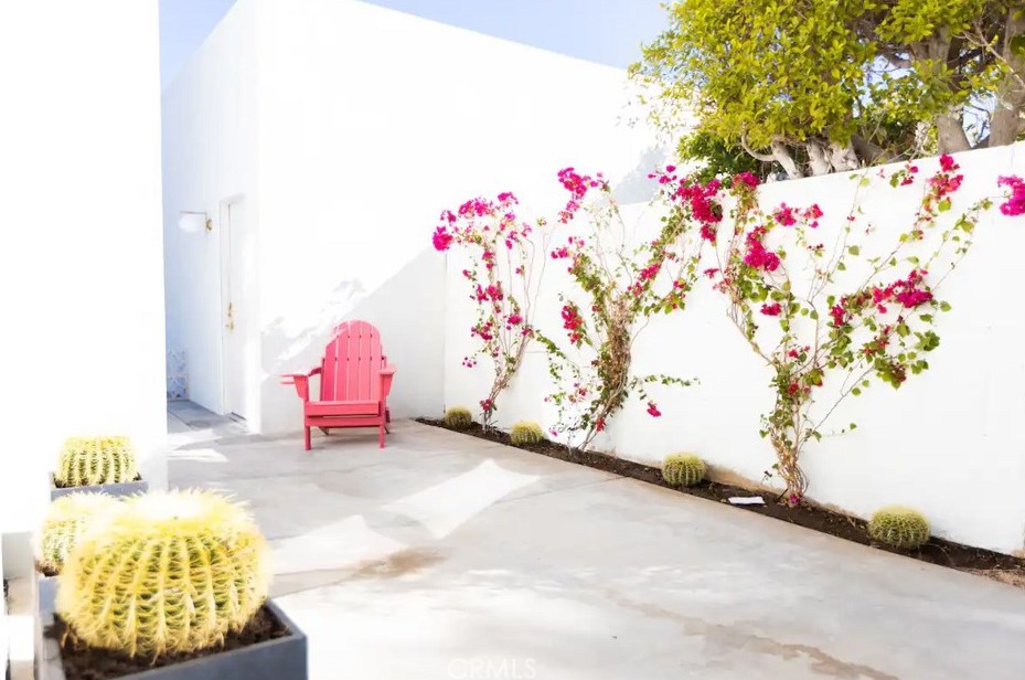 2723 Junipero Ave, Palm Springs CA  92262-1829 exterior